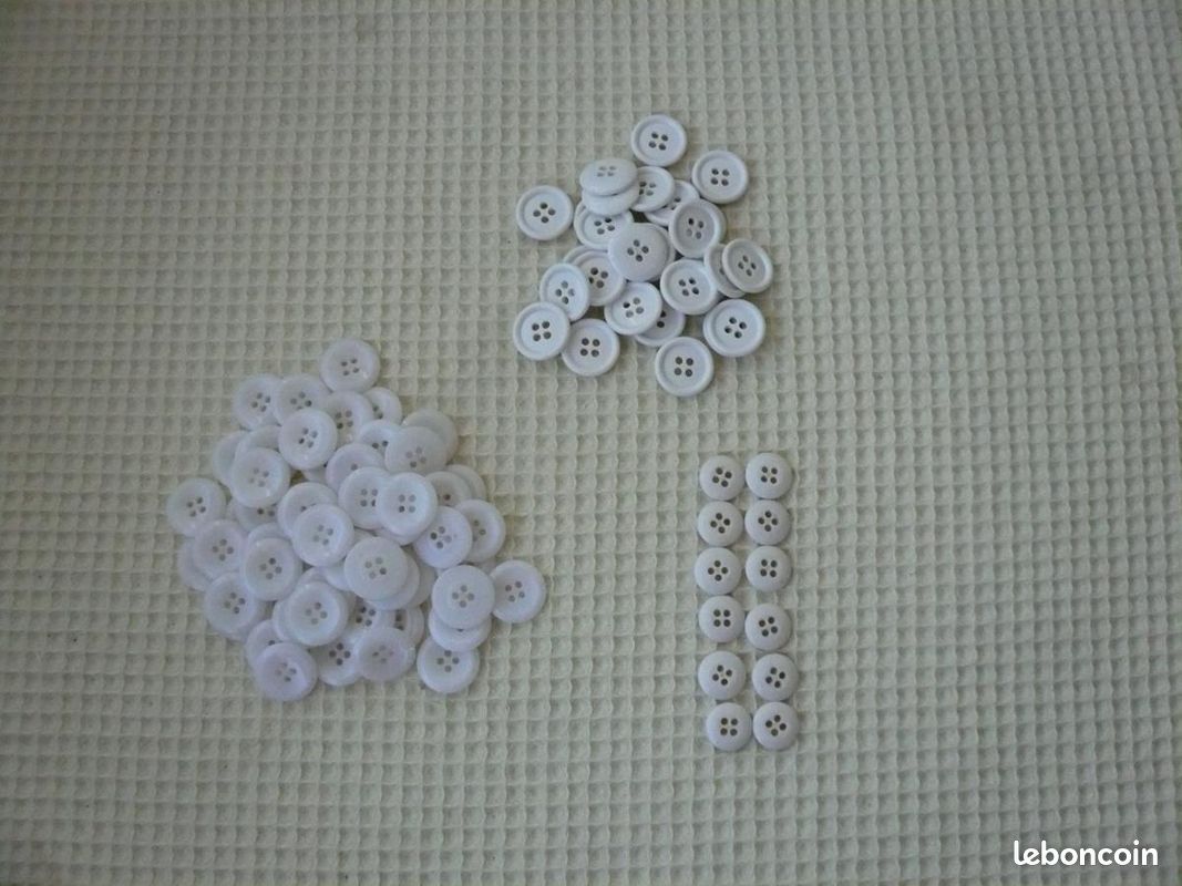 Lot De 6 Boutons Petit Trianon Blanc Et Or – 22 Mm – Plat 4 Trous – Fabrication Française Années 1950