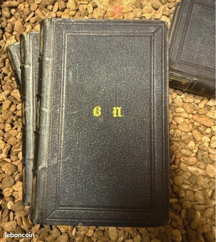 Complet 4 tomes Victor Hugo – Théâtre – Édition Hachette 1869 – Reliure cuir noir, tranches dorées (image 2)