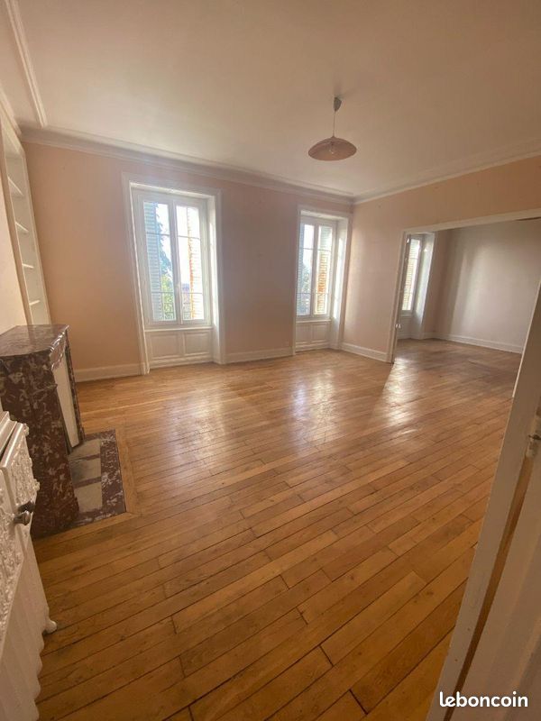 Appartement 100 m² · à Mauriac · 100 m² · 53 000 €