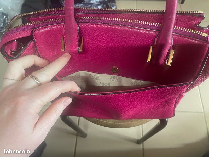 Sac Bandoulière En Croûte De Cuir Rose Fuchsia - Occasion, Fabriqué En Italie, Dimensions 24x23x1 Cm