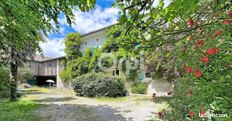Villa 6 pièces 251 m²