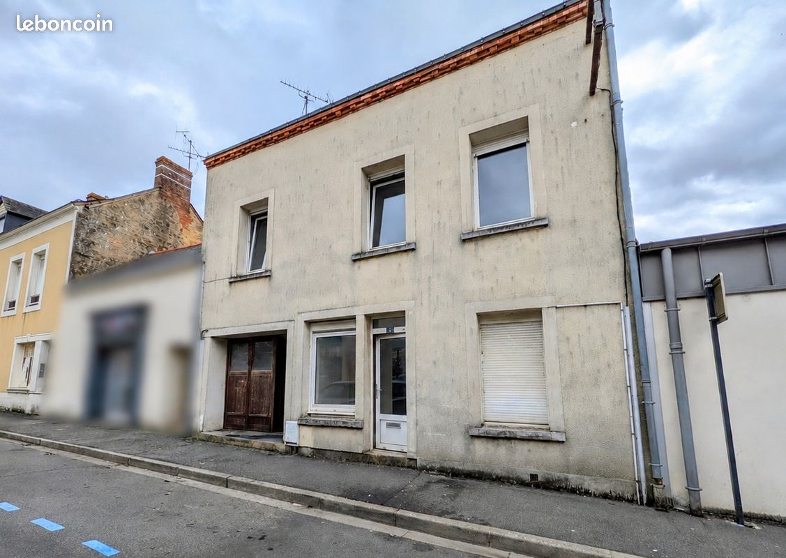 Immeuble 10 pièces 149 m² · à Évron · 149 m² · 75 900 €