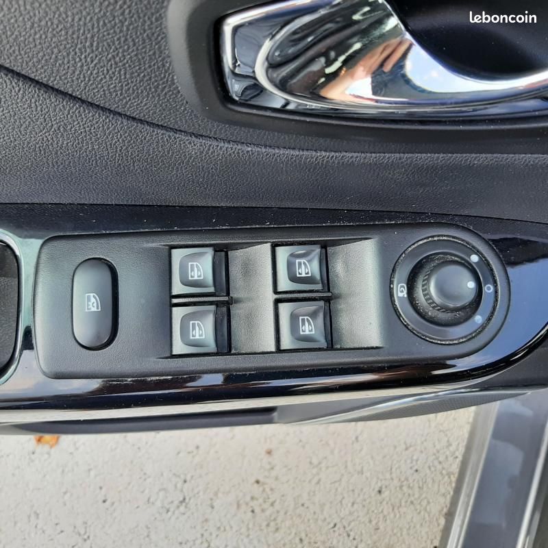 Renault Captur DCI 90CH INTENS EDC (image 22)