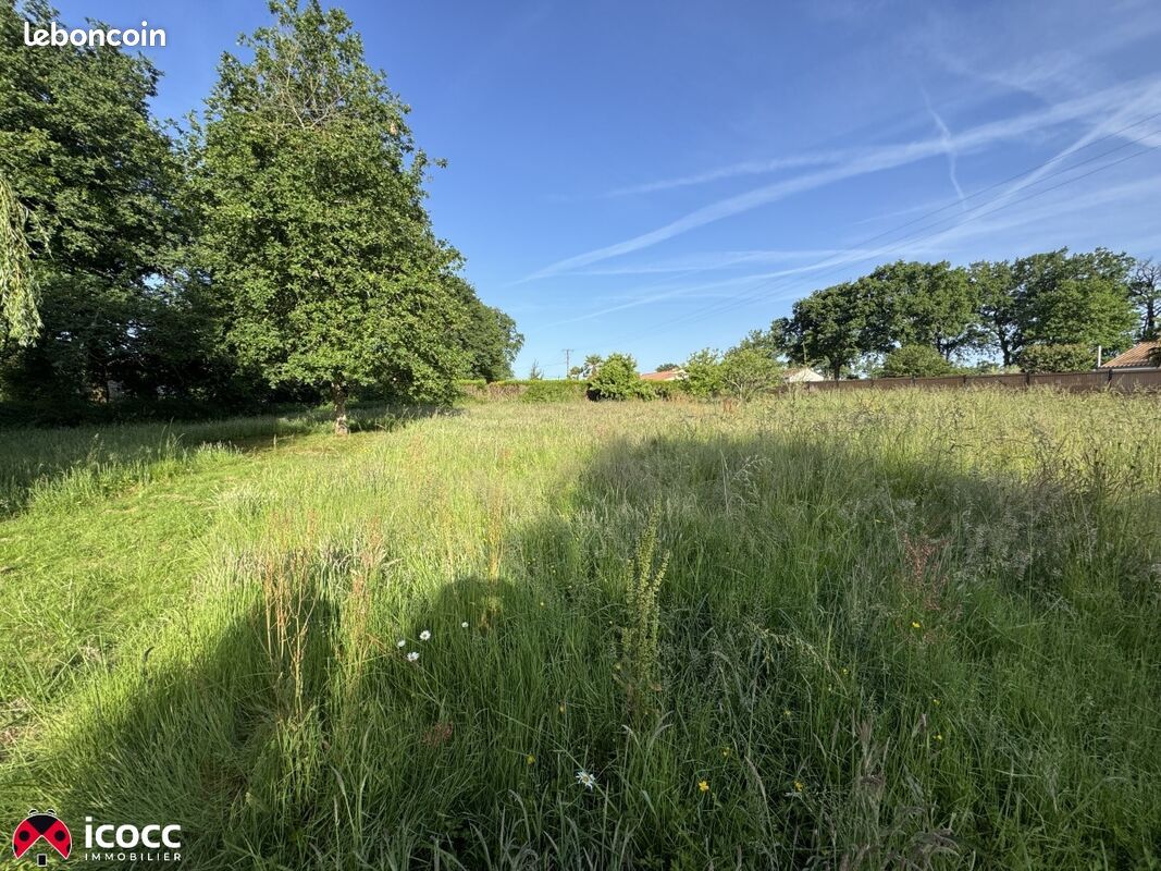 Terrain 1 904 m² Nesmy · 143 775 €