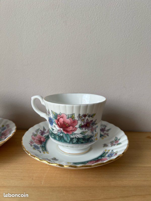 Deux tasses en porcelaine anglaises Fine Bone China (image 2)