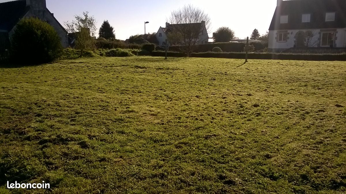 Terrain : 693 m² · à Guimaëc · 68 607 €