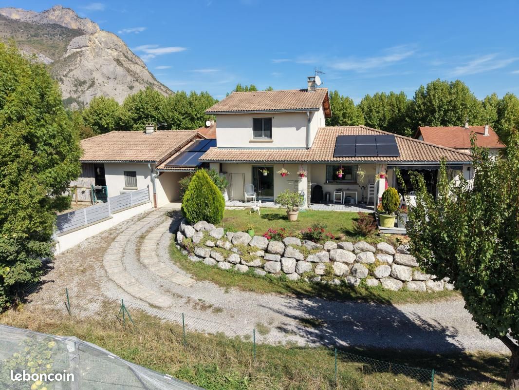 Maison 9 pièces 229 m² · à Monêtier-Allemont · 229 m² · 715 000 €