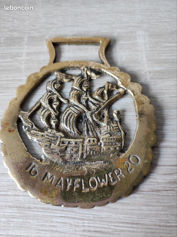 Médaillon Ancien Bride Harnais De Cheval – Laiton – Motif Fer à Cheval – Patine Vintage