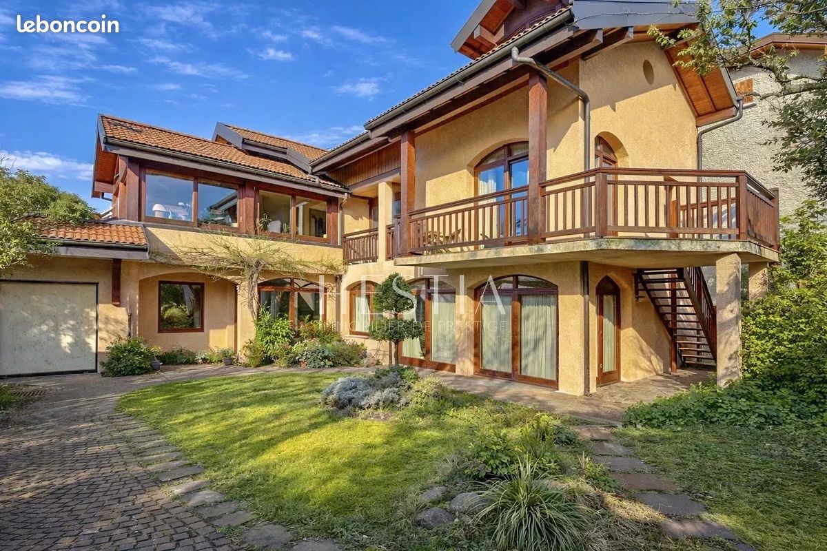 Maison 12 pièces 243 m² · à Annecy · 243 m² · 2 395 000 €