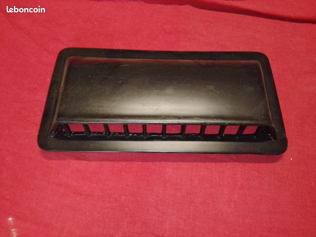 Vends une grille d'aération pour R12 Gordini (image 1)