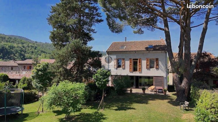 Maison 8 pièces 215 m²