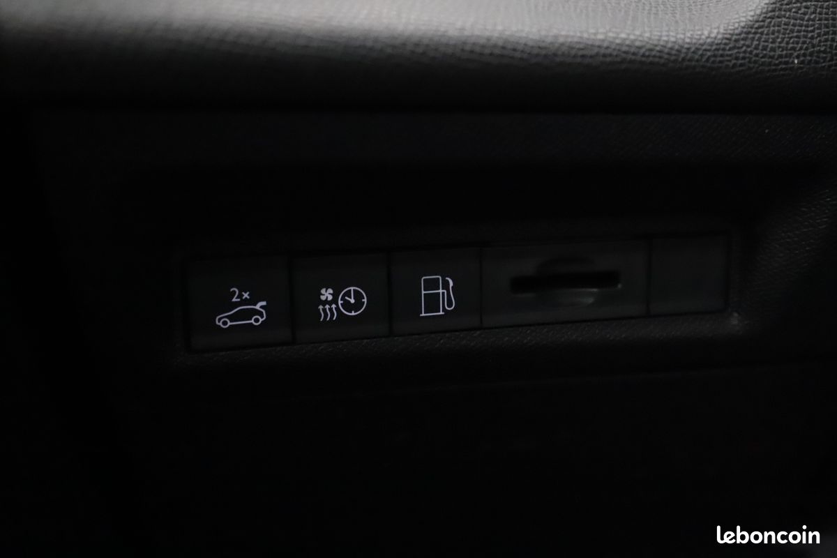 Peugeot 408 1.6 PHEV First Edition e-EAT8 225 ch (image 29)