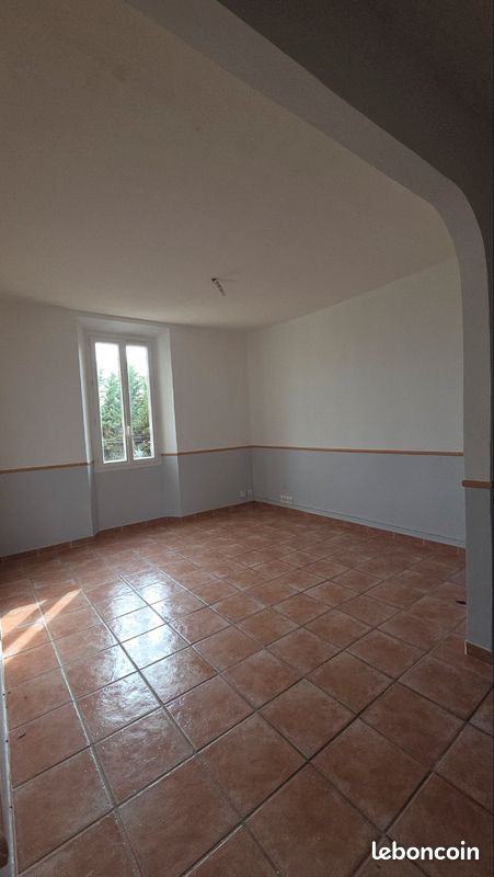 Appartement 3 pièces 65 m² · à Port-Saint-Louis-du-Rhône · 65 m² · 750 €/mois