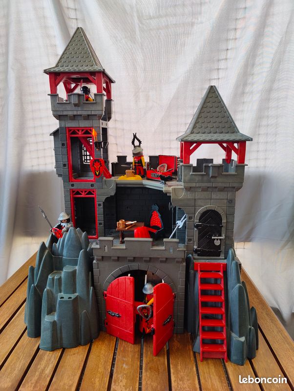 Lot De 2 Châteaux Playmobil - Réf 3269 Et 4836 - Occasion - Incomplets