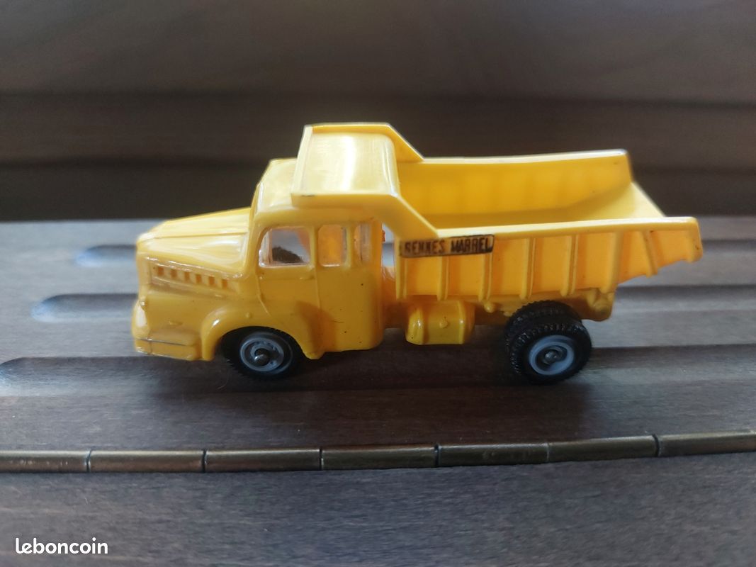 Lot De Miniatures Camions Unic Izoard, Benne Marrel, Micro Norev Et Clé Au 1:86 - échelle 1:87 - Chantier