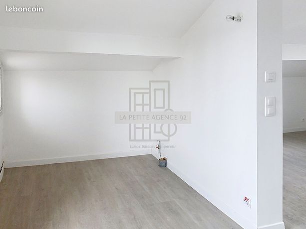 https://img.leboncoin.fr/api/v1/lbcpb1/images/20/89/bf/2089bf2525cd5824afa302a2acc67fd52daa208e.jpg?rule=ad-image