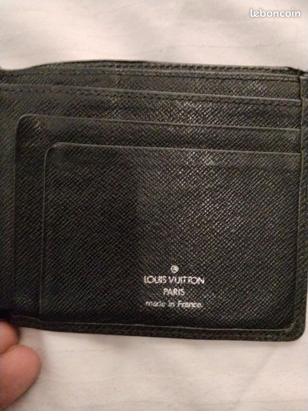 Porte carte Louis Vuitton cuir taïga (image 1)