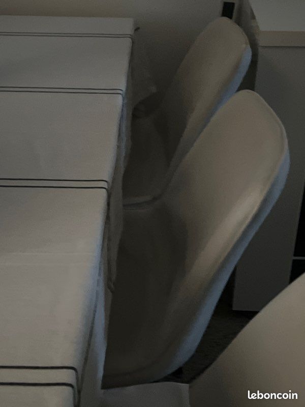 Chaise en velours (image 1)