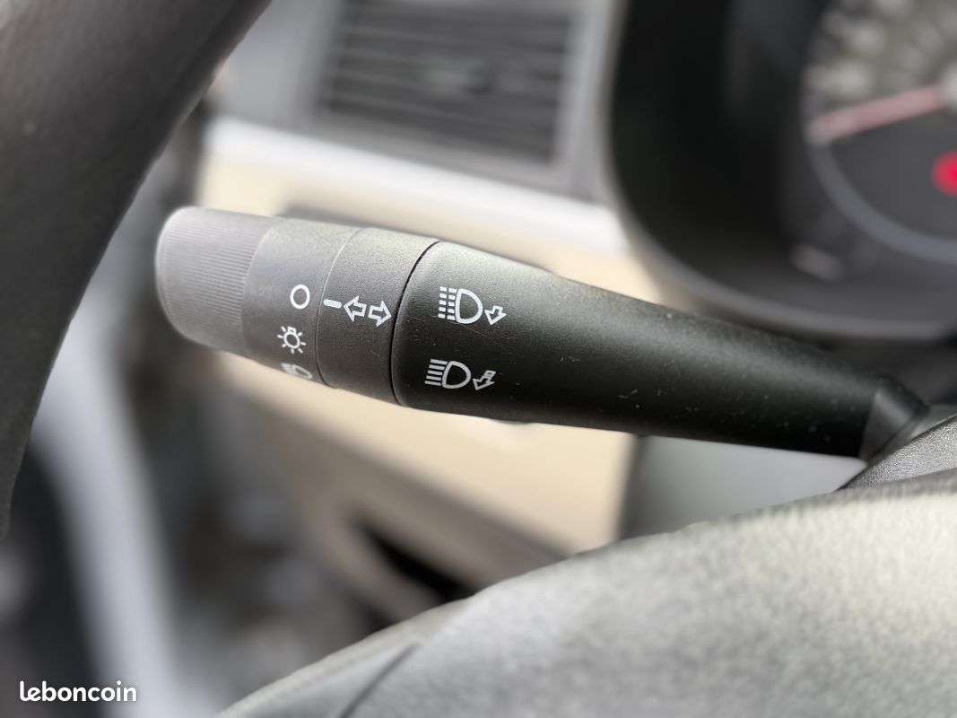 Fiat Grande Punto 1.3 MJT 75ch Active – Clim – Idéal Jeune Permis – Révisée & Garantie 6 mois (image 23)