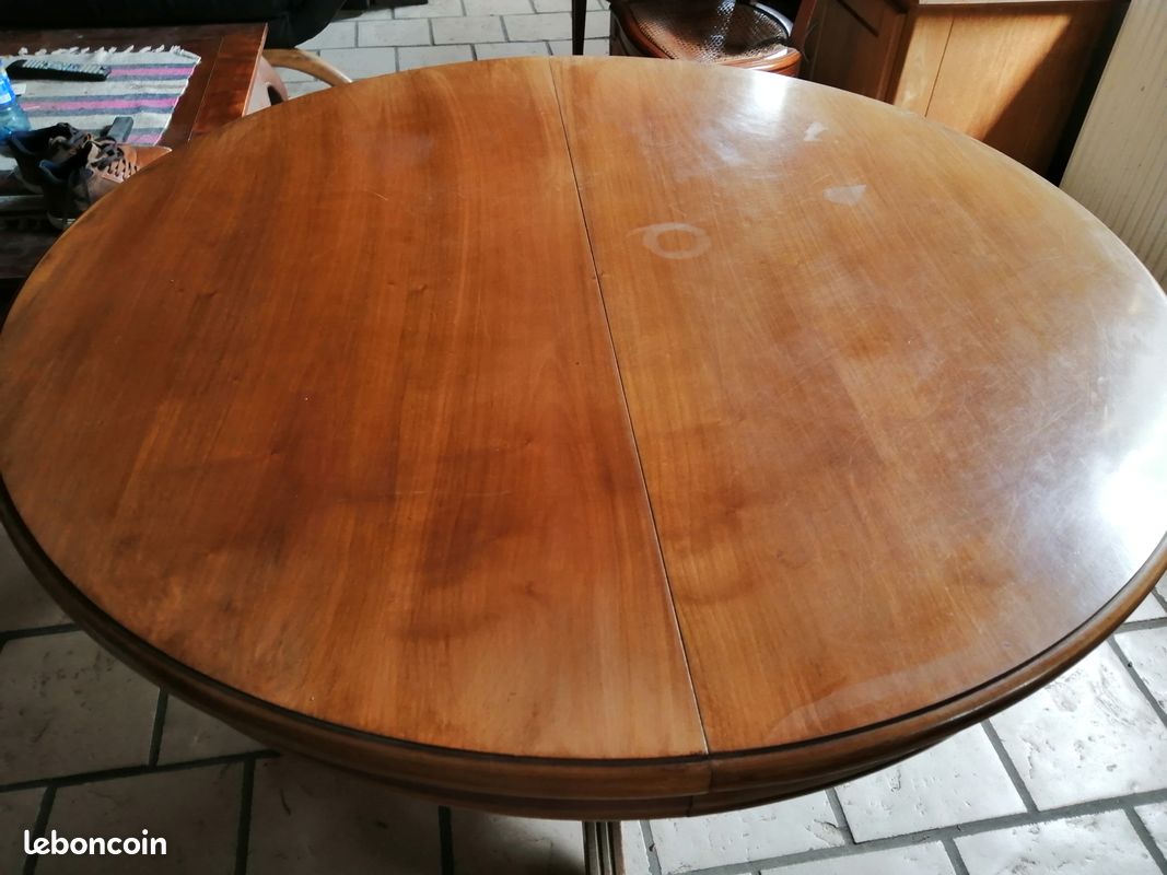 Table et quatres chaises (image 3)