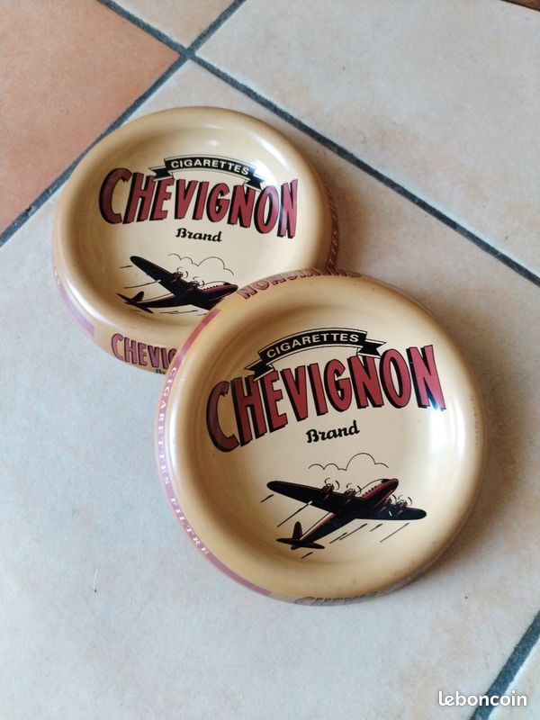 chevignon cigarettes Cardboard Advertising of / Vintage POS With Plane / Aeronautical Collection / Smoking Pub / Bistro Bar Decoration Paquet de cigarettes Chevignon neuf