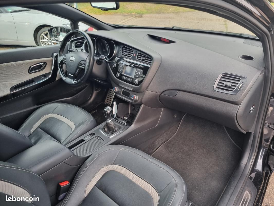 Kia Cee'd 1.6L GDI 135 ch BVM6 Premium (image 8)