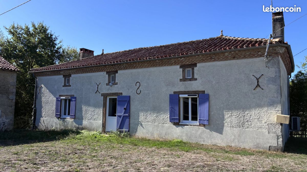 Maison 5 pièces 115 m² · à Adriers · 115 m² · 122 000 €