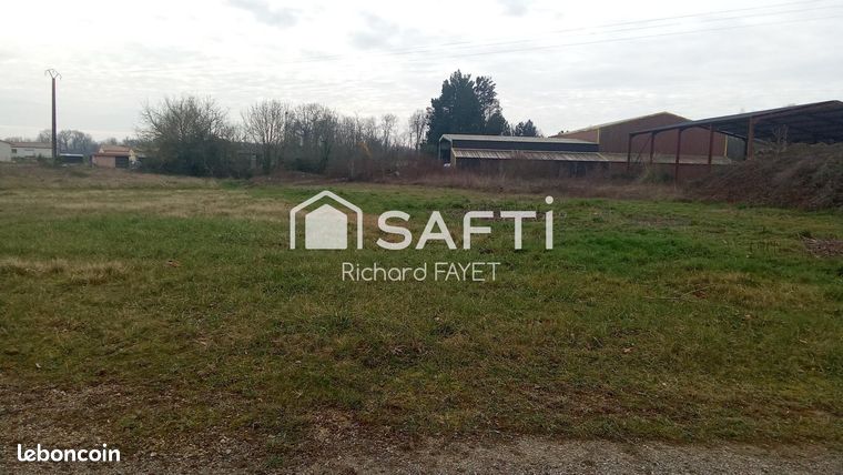 Terrain 970 m² PLASSAC