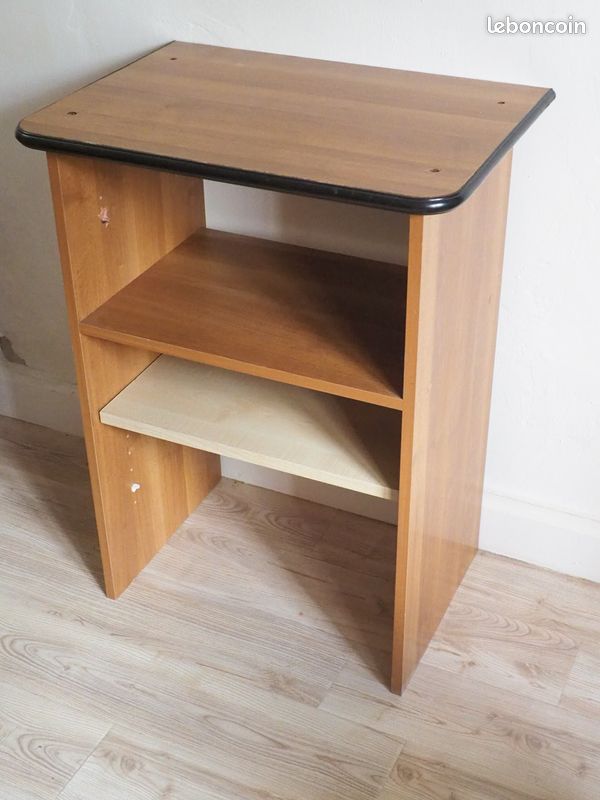 Petite table en bois (image 1)