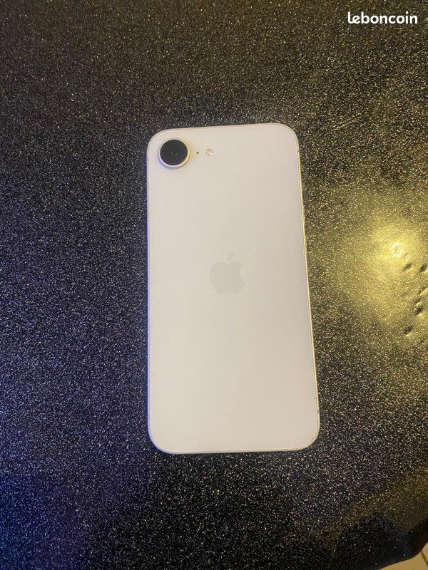 IPhone 16e (image 2)