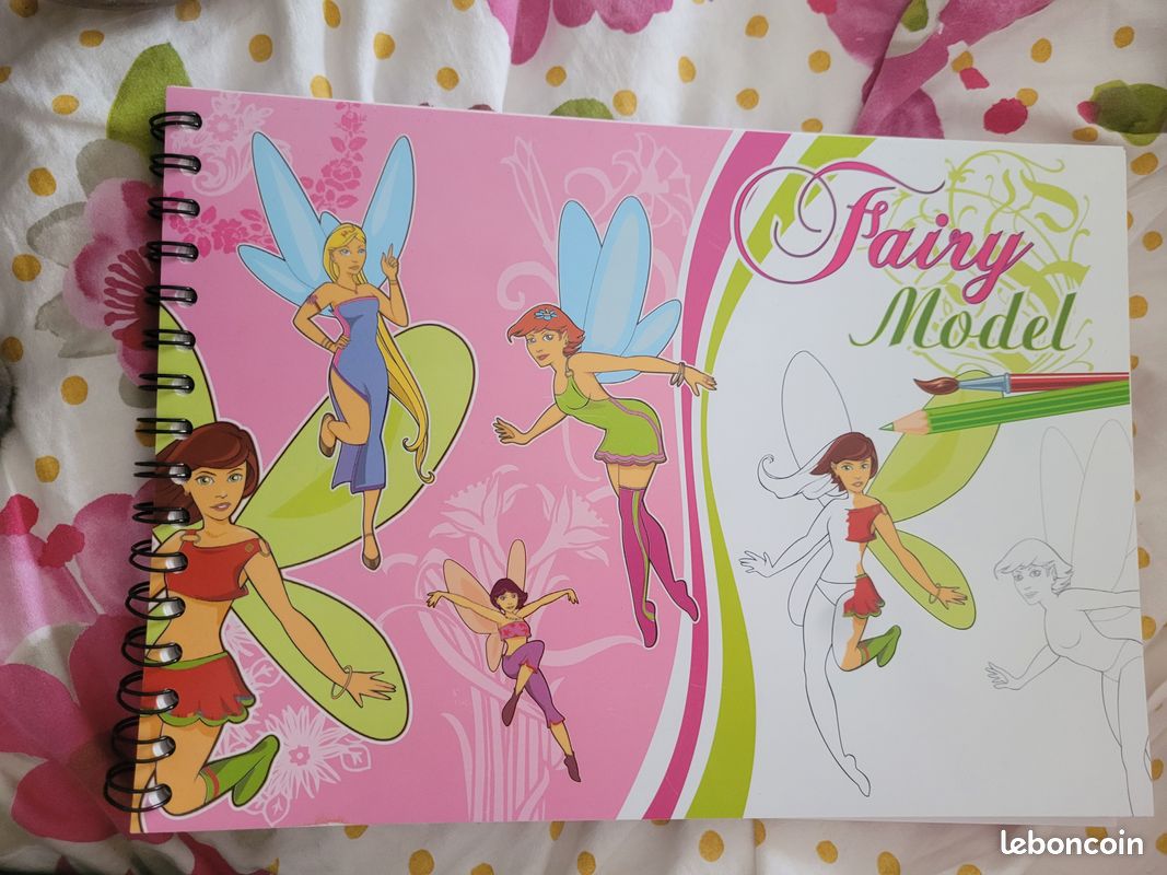 Carnet de dessins stylisme (image 1)