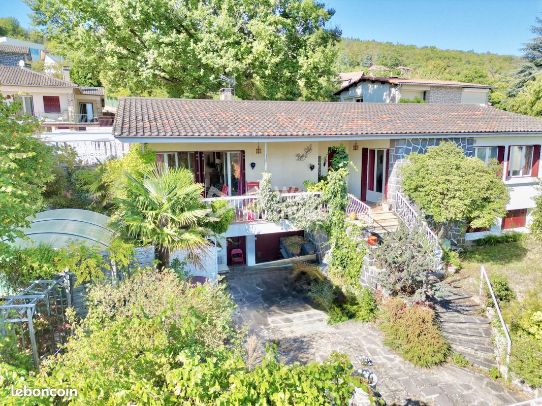 Maison 6 pièces 127 m² · à Châtel-Guyon · 127 m² · 279 900 €
