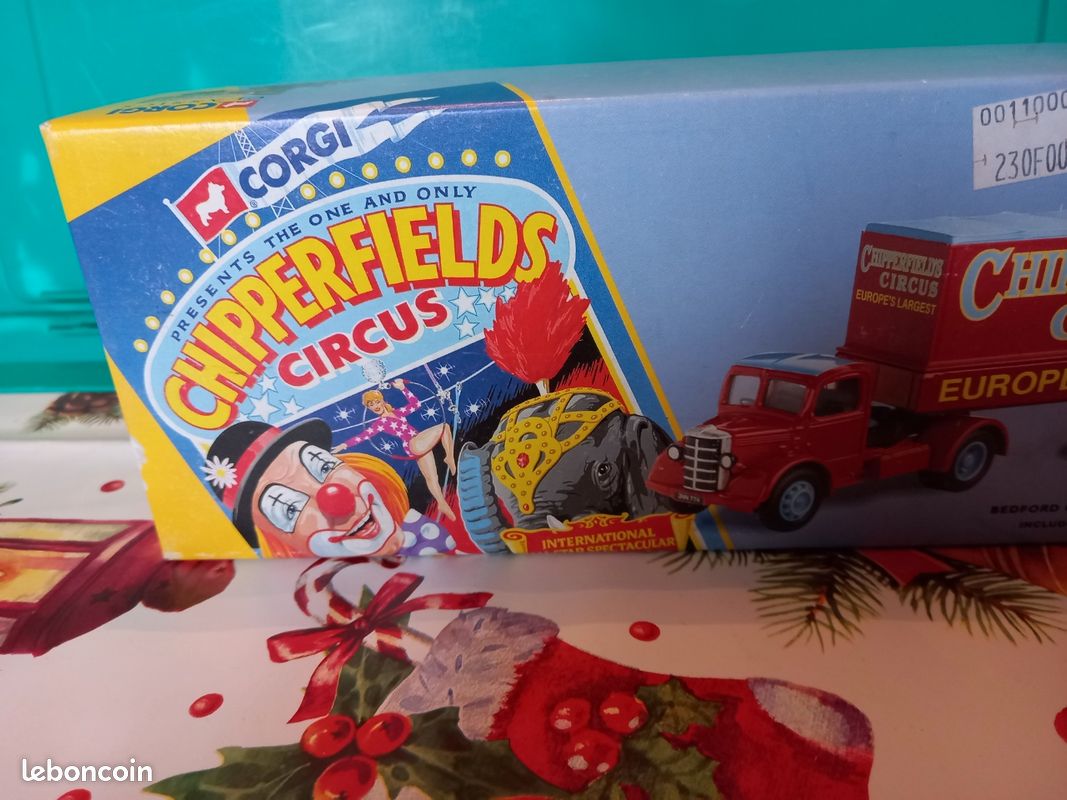 Lot De 2 Véhicules Corgi Circus Chipperfieds – Épaves Pour Pièces Détachées
