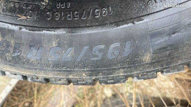 Pneus Michelin 195/75/16 C (image 1)