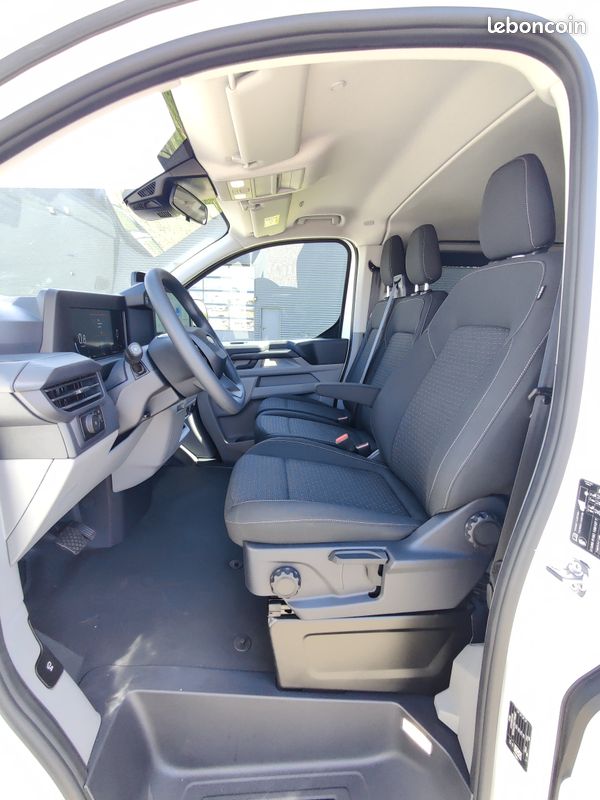 Ford Transit Custom L2H1 minibus TPMR 9 places neuf & disponible (image 4)