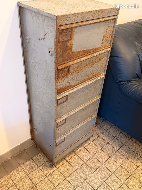 Ancien meuble à clapets métallique – 5 cases – Style industriel vintage (image 2)