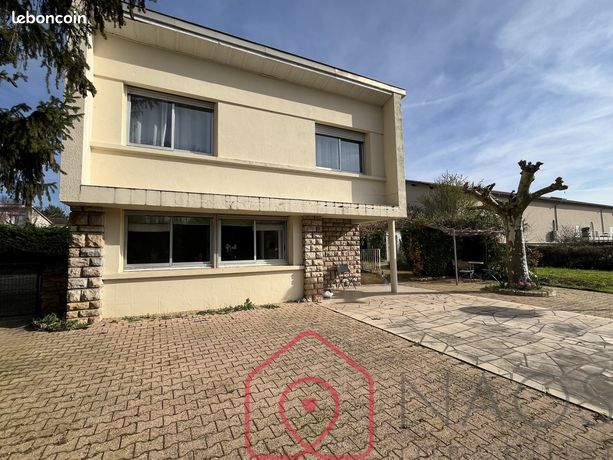 https://img.leboncoin.fr/api/v1/lbcpb1/images/20/9c/19/209c19525f96a6666b2b4d3dead83045c8ae2f2e.jpg?rule=ad-image