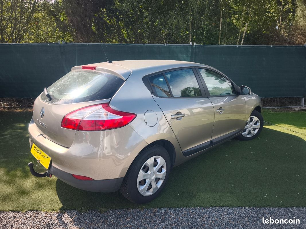 Mégane 3 1.6 16v 110 - Expression - 118 000kms - Régulateur - 1ere Main - distribution neuve (image 2)