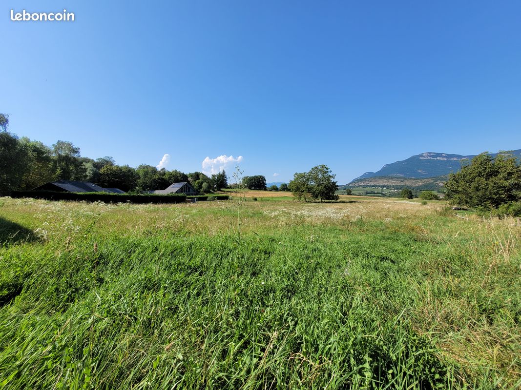 Terrains de 1000 m² à Saint-Paul-sur-Yenne (73170) · 250 000 €