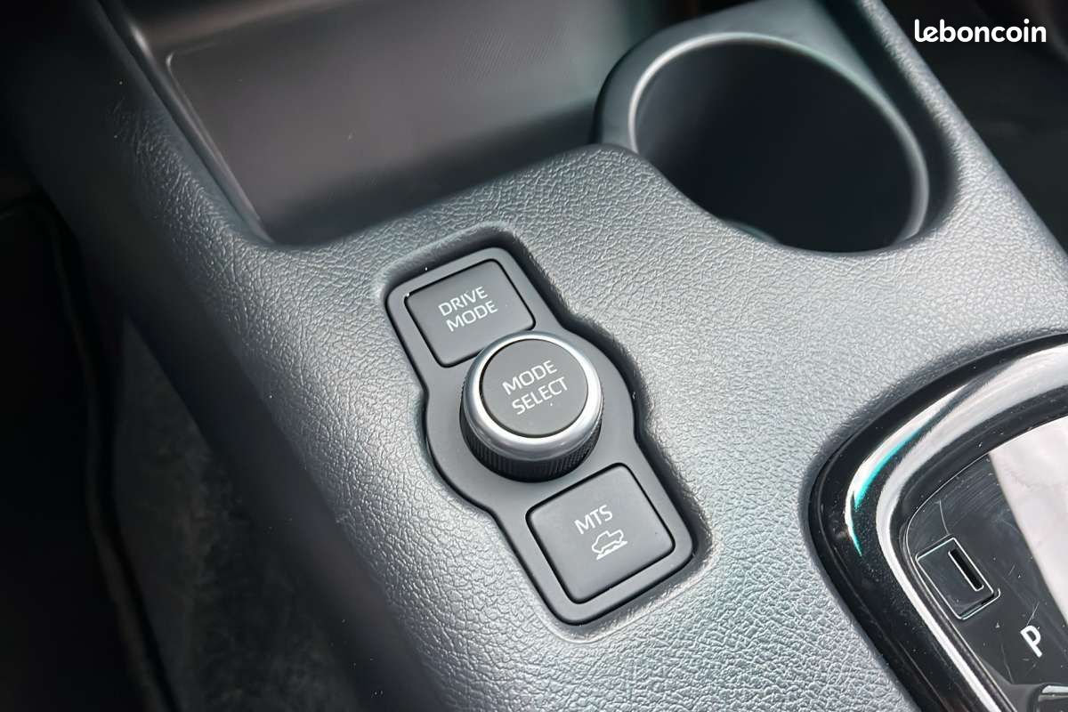 Toyota Hilux 2.8 204 BVA INVINCIBLE 4PL (image 14)