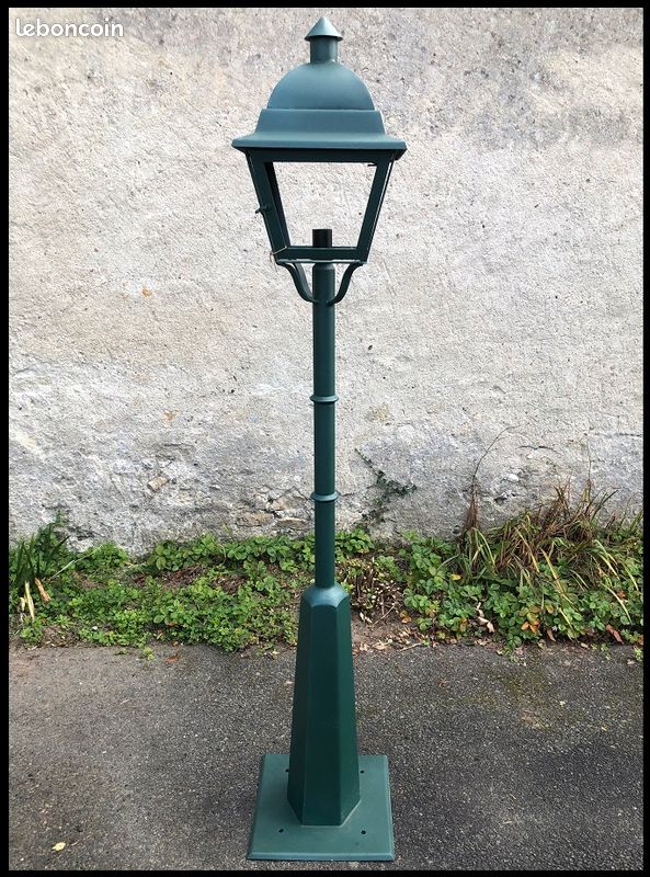 Lampadaire de Jardin en Fer Forgé, peinte Epoxy Vert sablé, LT Chagny PM Sur Pieds Hexagonal (image 1)