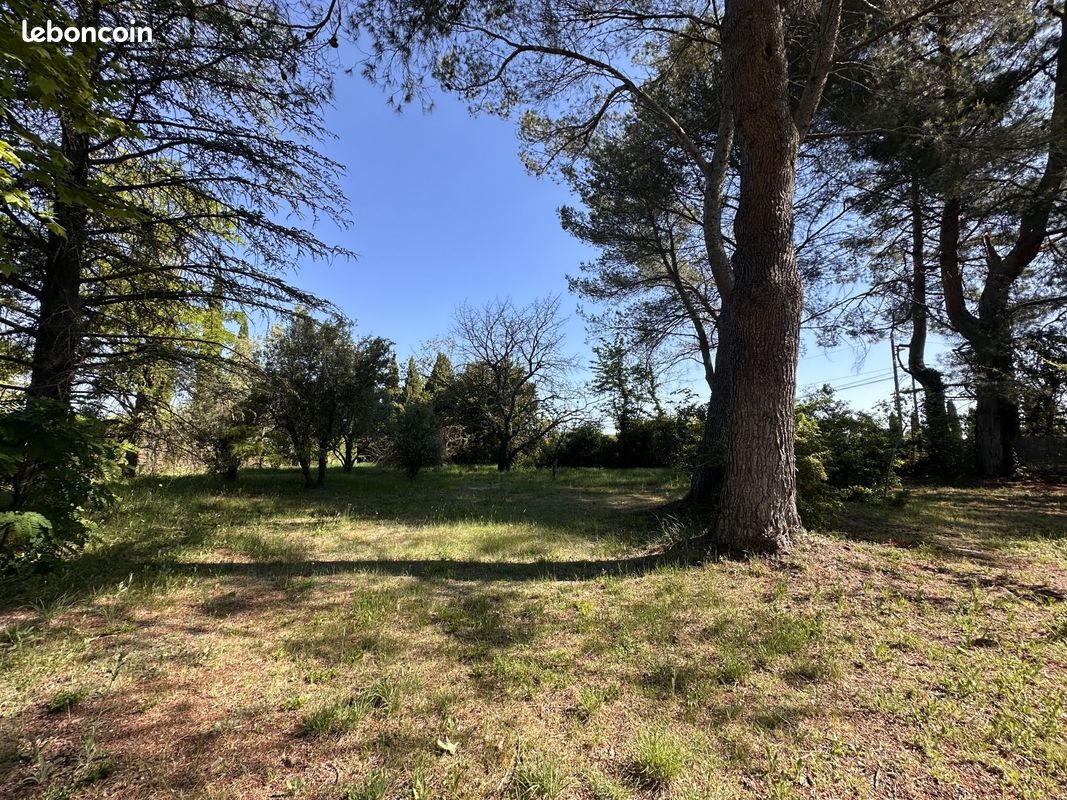 Terrain à bâtir de 1357 m² à AIX-EN-PROVENCE (13) · 780 000 €