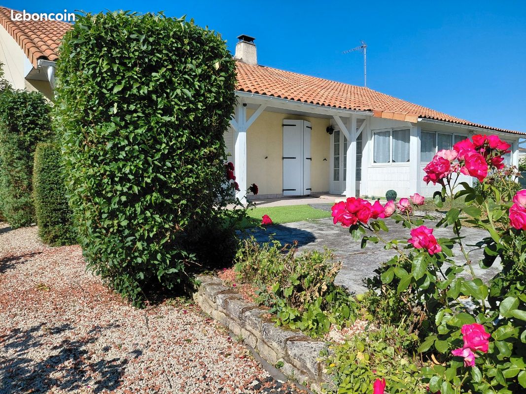 Maison 8 pièces 138 m² · à Fontaine-le-Comte · 138 m² · 329 000 €