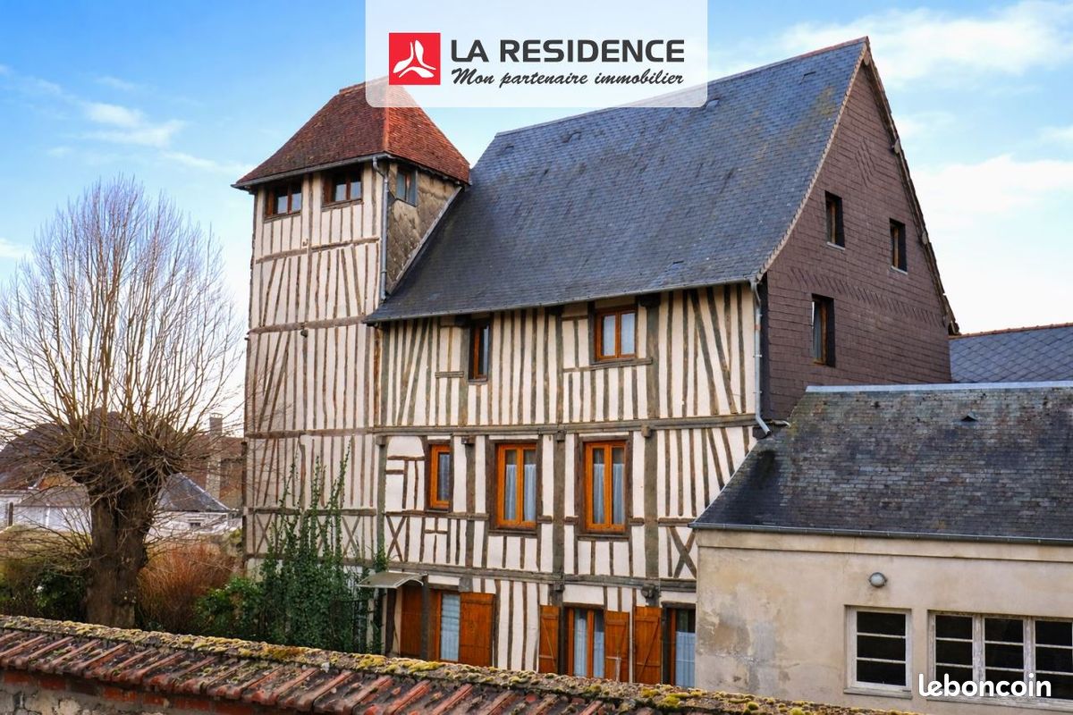 Immeuble 220 m² · à Pont-de-l'Arche · 220 m² · 368 000 €