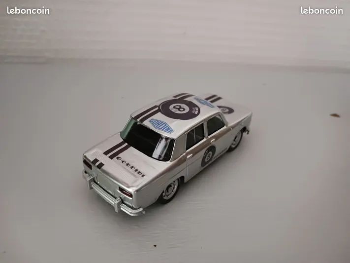 1/43 renault 8 gordini miniature (image 2)