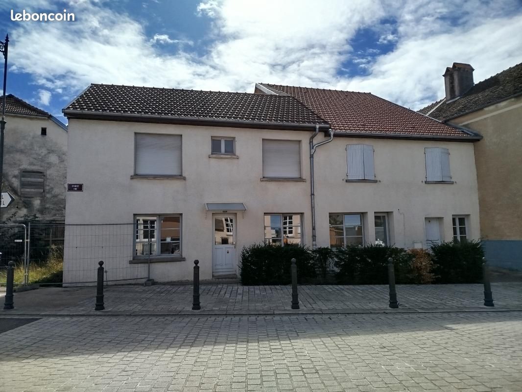 Maison 5 pièces 136 m² · à Saulx · 136 m² · 675 €/mois