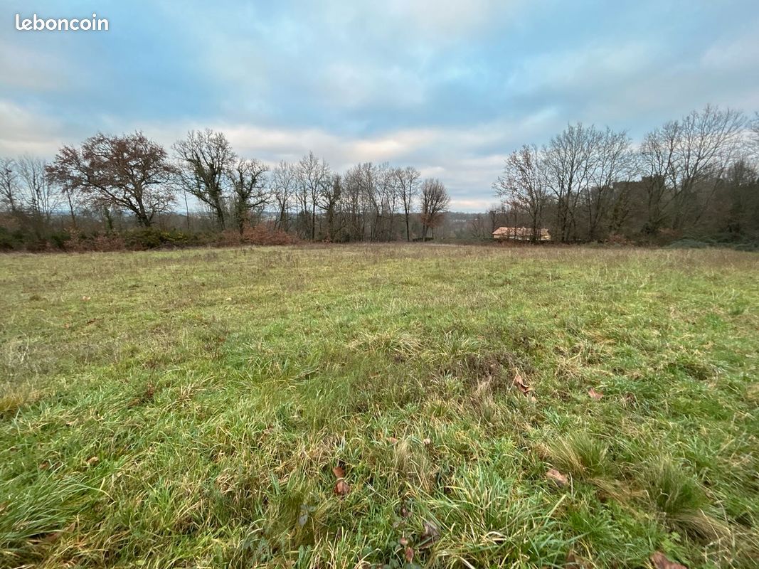 Terrain 1570 m² · à Coursac · 35 000 €