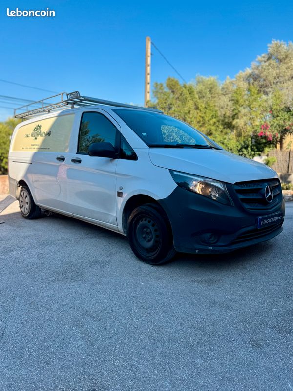 Mercedes Vito 114 2.2 CDi 136ch 3 places Select TVA RÉCUPÉRABLE (CAMÉRA / RADARS AV+AR / ÉCRAN GPS / RÉGULATEUR DE VITESSE / CLIM AUTO / BLUETOOTH) (image 2)