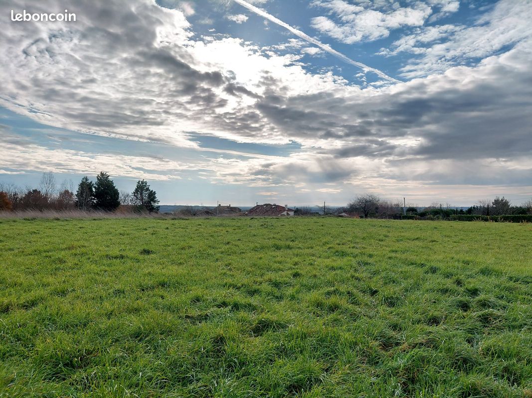 Terrain 1015 m² · à Saint-Georges-des-Agoûts · 1 015 m² · 13 500 €