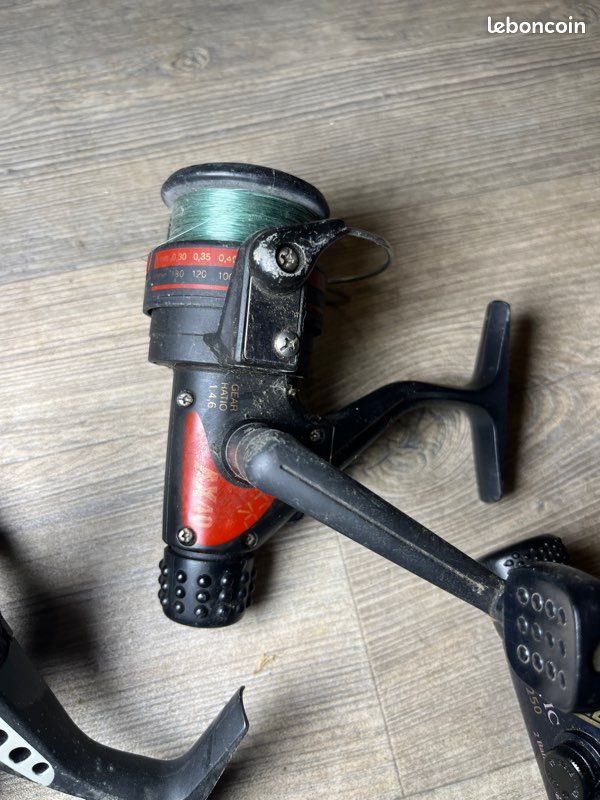 Lot De Moulinets De Pêche Vintage Zebco – Avec Leurres, Ligne Et Accessoires (pour Pièces)